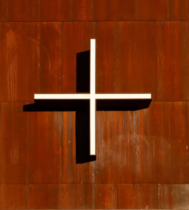 Parroquia Santa Monica Rivas Vaciamadrid atardecer detalle cruz