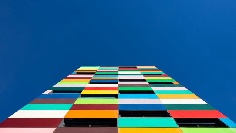 Edificio Pixeles Carabanchel 24 Madrid detalle fachada colores