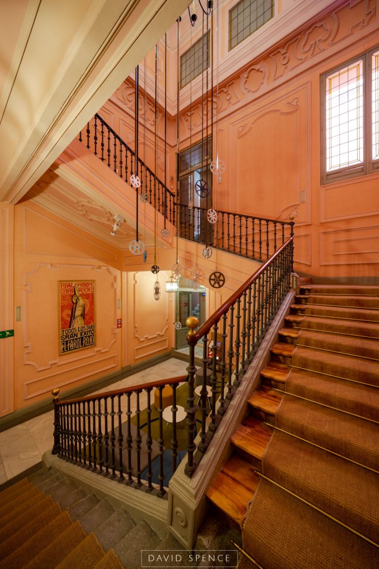 Escalera principal Palacio Perales