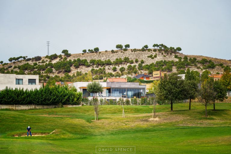 Vista de la vivienda desde el campo de golf