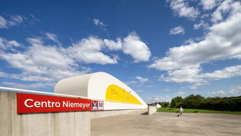 Acceso peatonal Centro Niemeyer